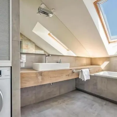 Διαμέρισμα Close-golden - Cozy And Bright - Great Location &swietej Barbary *